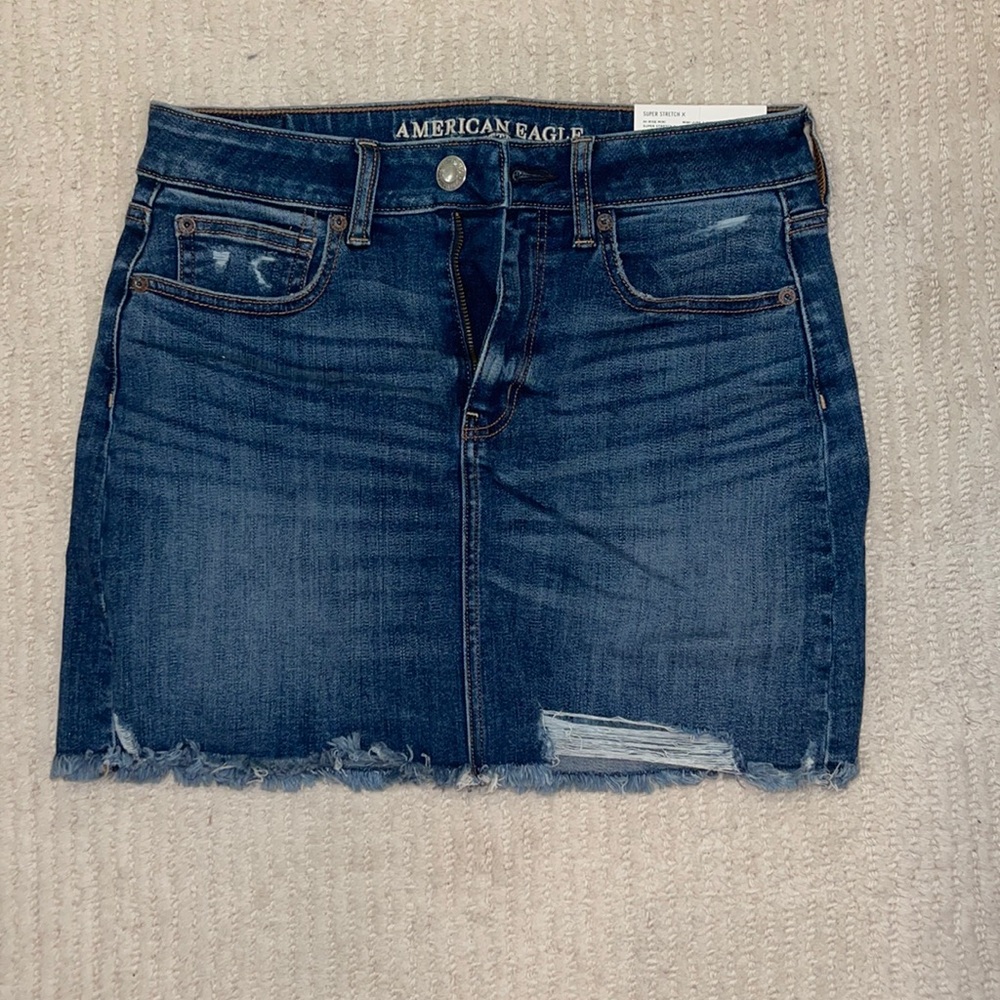 Selling American eagle jean skirt with tags!!